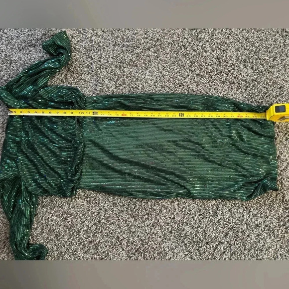 "Emerald Elegance: Scoop Neck Sequin Dress" - Picture 6 of 8